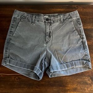 GAP Gray Girlfriend Chino Shorts Size 6
